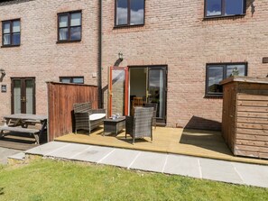 Outdoor dining - Charming Esk View Retreat in Whitby (Whitby)