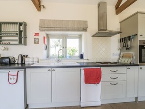 Dishwasher, high chair - Charming COW BYRE Barn Conversion (Malton)
