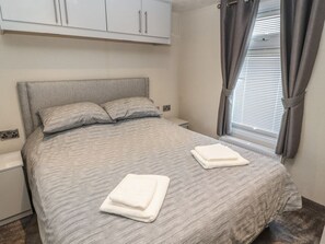 Room - 24 Sherwood, Carnforth (Carnforth)