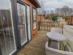 Outdoor dining - 24 Sherwood, Carnforth (Carnforth)