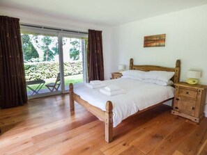 WiFi - Charming Treetops Retreat in Govilon (Abergavenny)