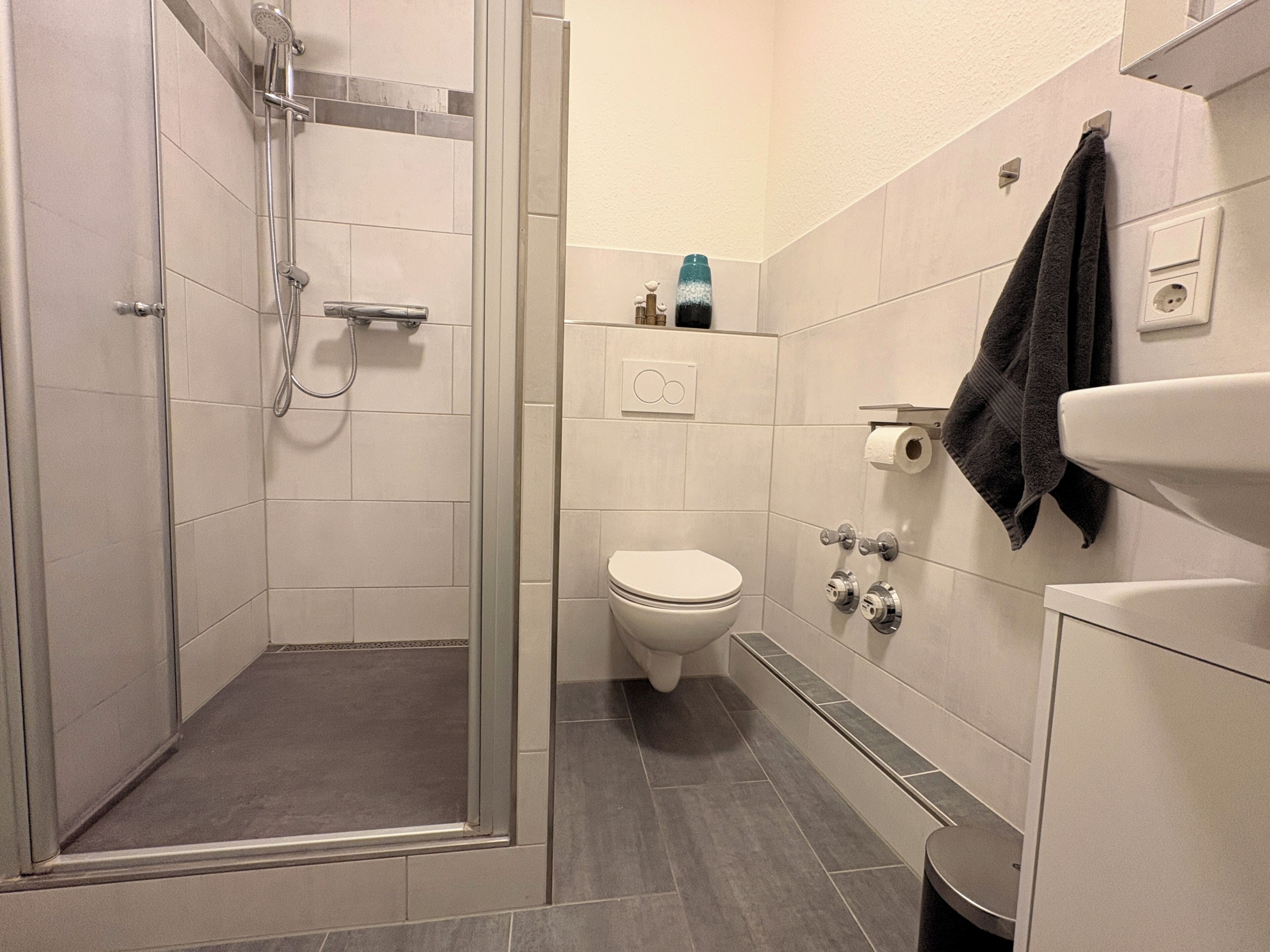 Bruser, hårtørrer, Sæbe, Toiletpapir
