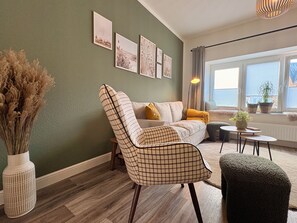 Living area - Charming 63m² apartment for 4 pers. with 2 bedrooms. (Bredstedt)