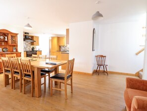Dining - Gwernffridd, Llanbrynmair (Llanbrynmair)
