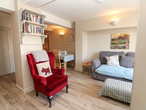 Living area - 8 Market Place, Masham. 1 bed. (Ripon)