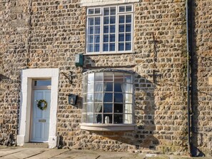 Exterior detail - 8 Market Place, Masham. 1 bed. (Ripon)