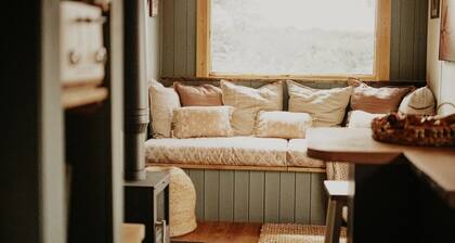 Tiny Home Rowan in Llanfechell