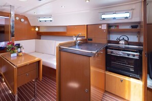 Private kitchen - Sun-Kissed Sailing Adventure in the Ionian Islands, Lefkada (Lefkada)