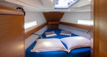 Sun-Kissed Sailing Adventure in the Ionian Islands, Lefkada