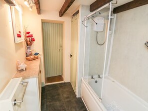 Shower - Old Stables Cottage, Loftus (Saltburn-by-the-Sea)