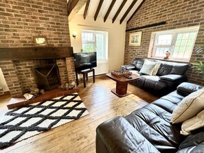 Fireplace - Forest Cottage, Dibden (Southampton)