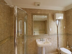 Shower - Groffa Crag Farmhouse, Ulverston (Ulverston)