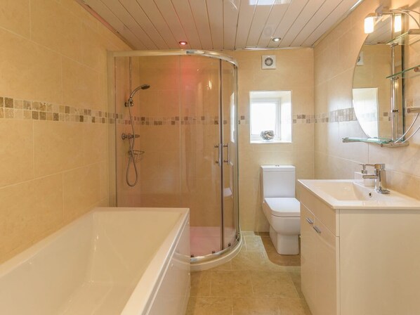 Shower - Dale View: Charming Home in Catton (Hexham)