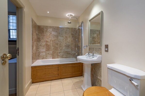 Shower - Greystead Old Church, Bellingham (Hexham)