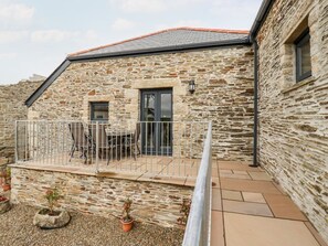 Outdoor dining - The Hayloft Retreat in Bodmin (Bodmin)