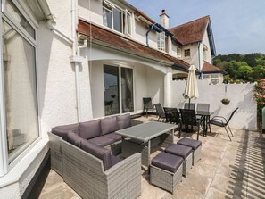 Outdoor dining - 2 Moorlands, Minehead (Minehead)