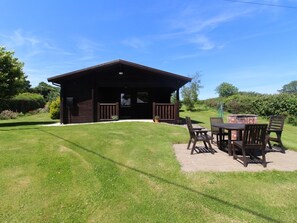 Outdoor dining - Cedar Lodge, Lanivet (Bodmin)