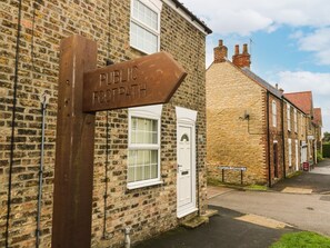 Exterior - Horseshoe Cottage, South Cave (Brough)