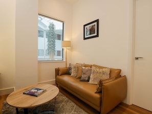 Living area - Charming Flat 53 in Slough Area (Slough)