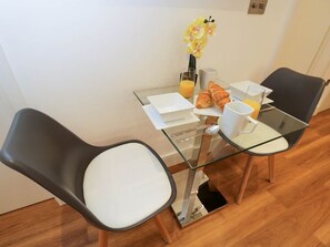 Dining - Charming Flat 53 in Slough Area (Slough)