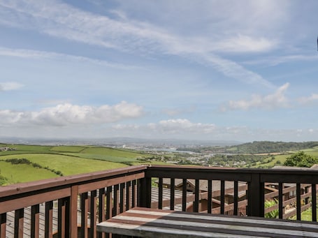 Property grounds. Three Views Lodge, Whitsand Bay