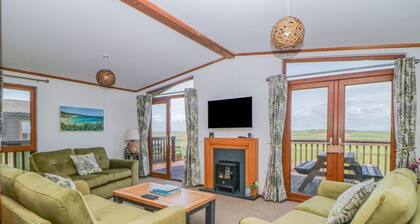 Three Views Lodge, Whitsand Bay