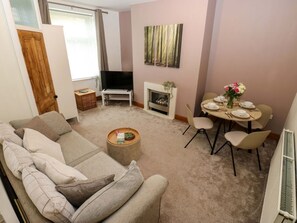 Living area - 14 Lindon Street, Haworth (Keighley)