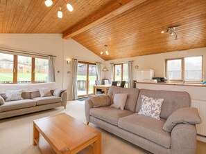 Living area - High Tide Retreat in St Minver (Wadebridge)