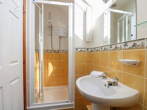Shower - The Wagon House, Polyphant (Launceston)