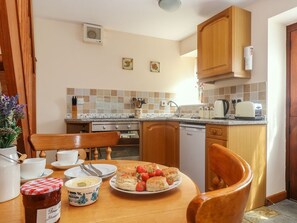 Dining - The Wagon House, Polyphant (Launceston)