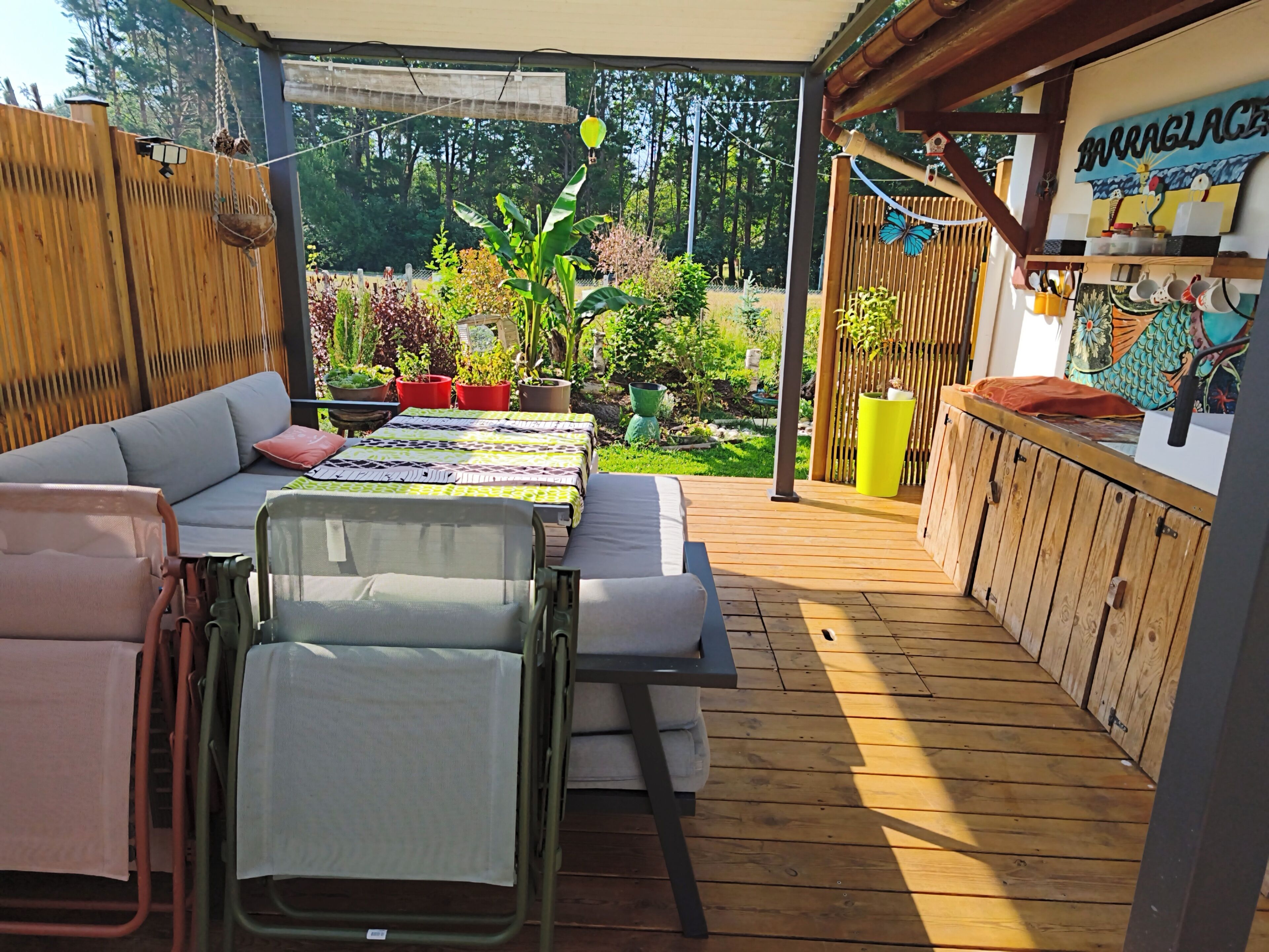 Outdoor dining