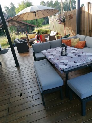 Outdoor dining - Vrbo Property (Saint-Paul-en-Born)