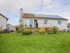 Exterior - Brambles: Cozy Escape with Sea Views (St. Austell)