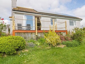 Exterior - Brambles: Cozy Escape with Sea Views (St. Austell)