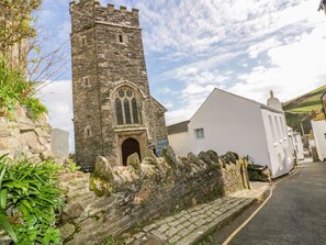 Exterior - Brambles: Cozy Escape with Sea Views (St. Austell)