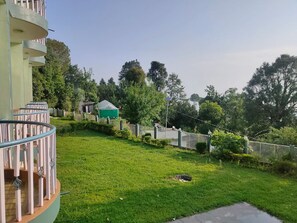 Property grounds - Swaasha Vista (Kausani)