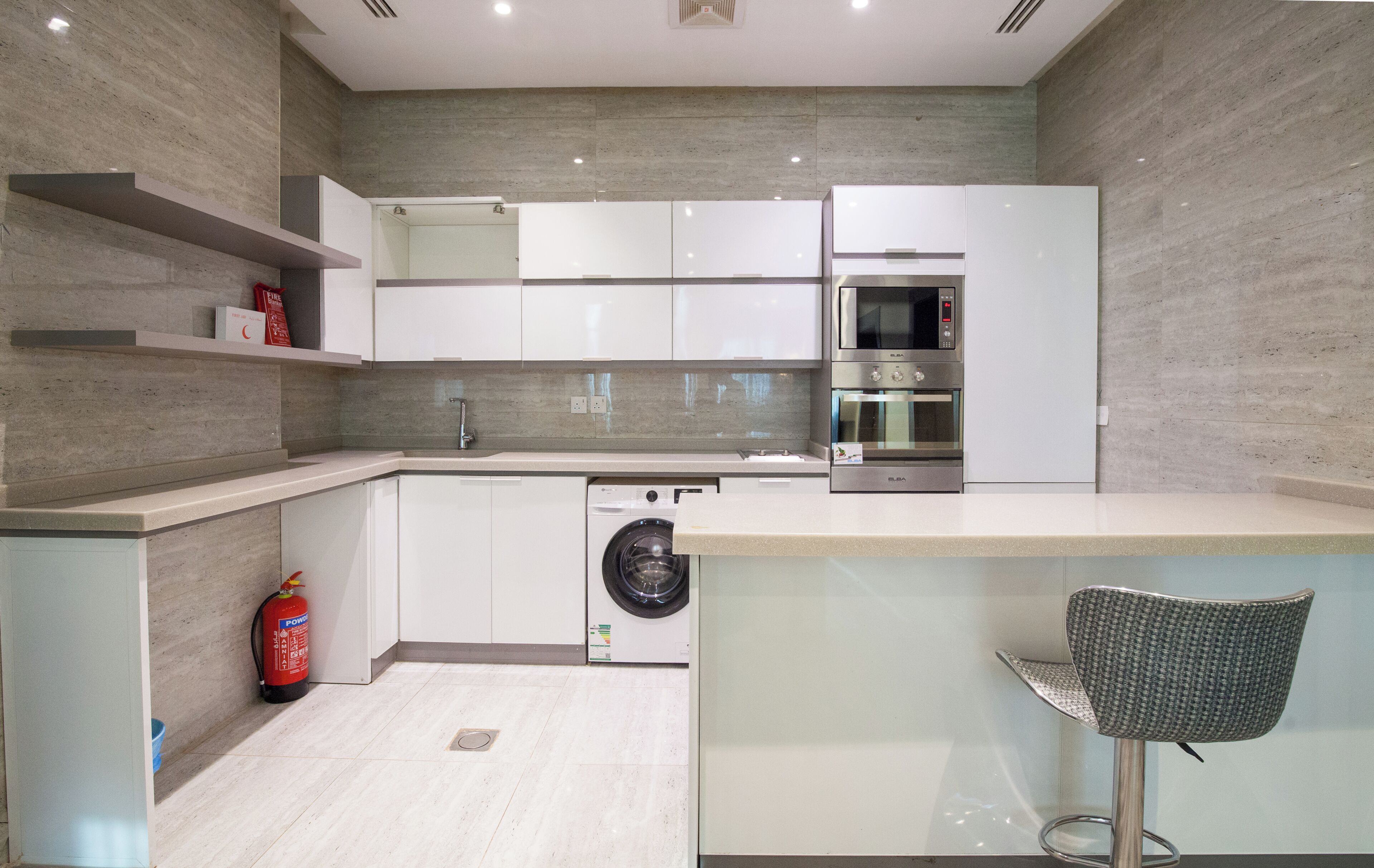 Departamento, vista a la ciudad | Cocina privada | Refrigerador, microondas, lavavajillas y utensilios de cocina 