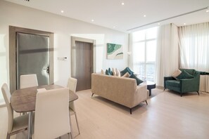 Departamento, vista a la ciudad | Área de sala de estar