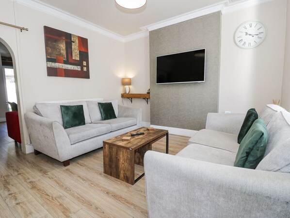 Living area - Flat 1 - Llandudno Central, Llandudno (Llandudno)