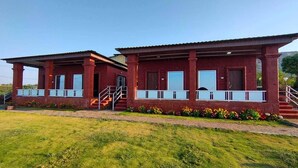 Deluxe Room | Free WiFi - Shelar Agro Tourism and Holiday Homes (Mahabaleshwar)