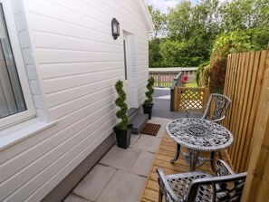 Outdoor dining - Pinecroft Annex, Saundersfoot (Narberth)