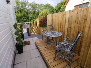 Outdoor dining - Pinecroft Annex, Saundersfoot (Narberth)