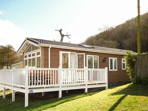 Exterior - Charming Lodge 6 in Llanarth (New Quay)