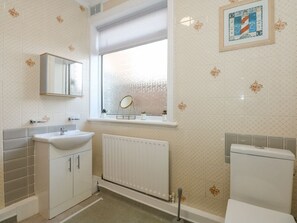 Shower - The Retreat, Mablethorpe (Mablethorpe)