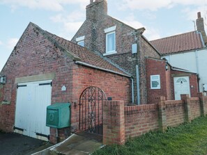Exterior - Airy Hill Old Farmhouse, Whitby (Whitby)
