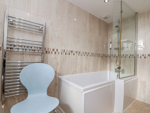 Shower - Airy Hill Old Farmhouse, Whitby (Whitby)