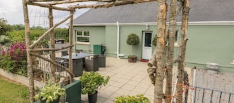 Nash Lodge, Pembroke