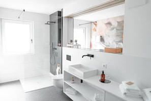 Apartamento, balcón | Baño