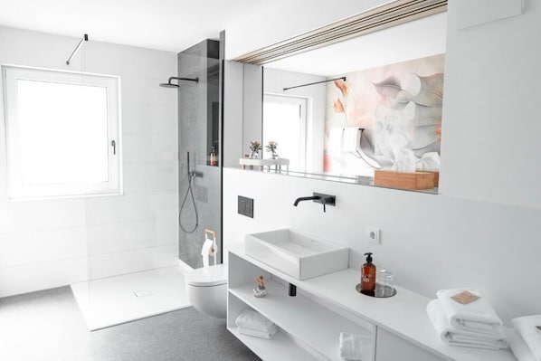Apartment, Balcony | Bathroom
