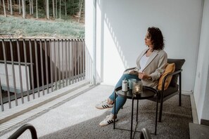 Studio, ban công | Hiên